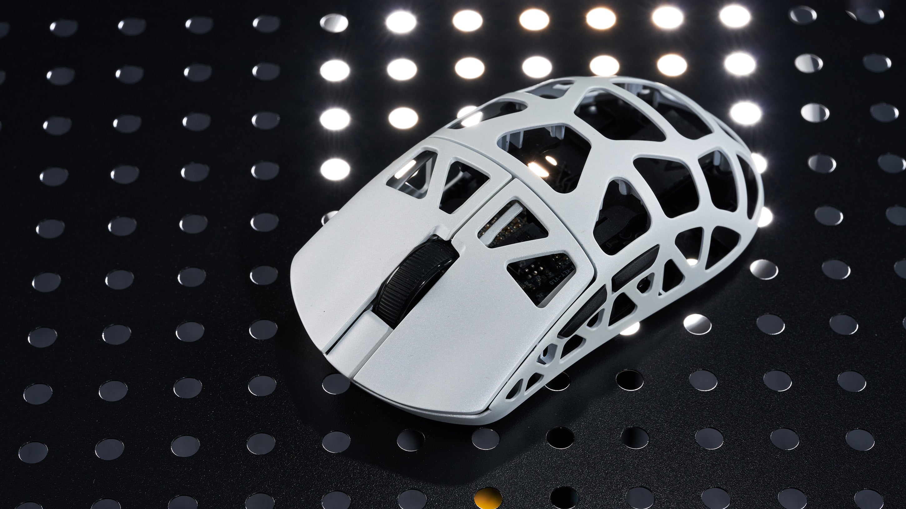 How to Properly Clean Your Mouse？
